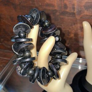 ‎Black wood bead stretch bracelet